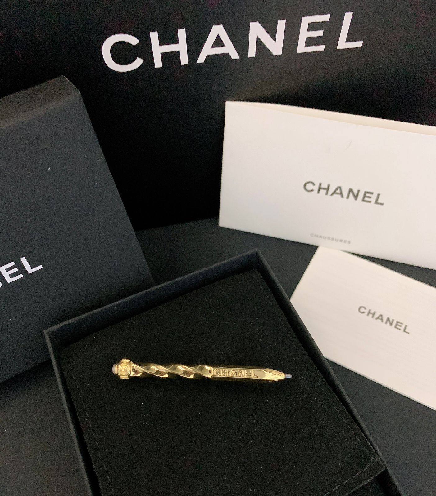 Chanel

55 dhs❣️
         _With_
          *Box* 📦✅
🎁🎁🎁

Zain89
♥️♥️♥️