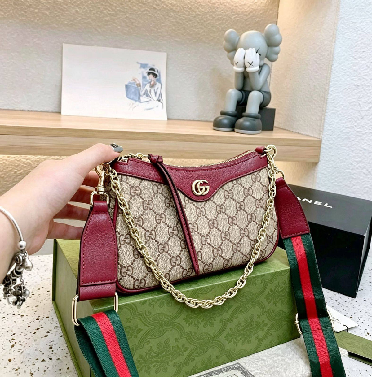 GUCCI 

NEW CAME 
GOOD QUALITY 

WITH BOX 
95 dhs🇦🇪🇦🇪

SIZE: 25cm

Zain295
♥️♥️♥️