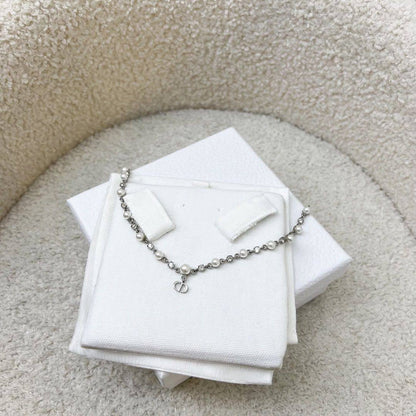 DIOR
Necklace and bracelet 
*MASTER*🍁
*110 dhs💓* NORMAL BOX🎁

Zain263
♥️♥️♥️