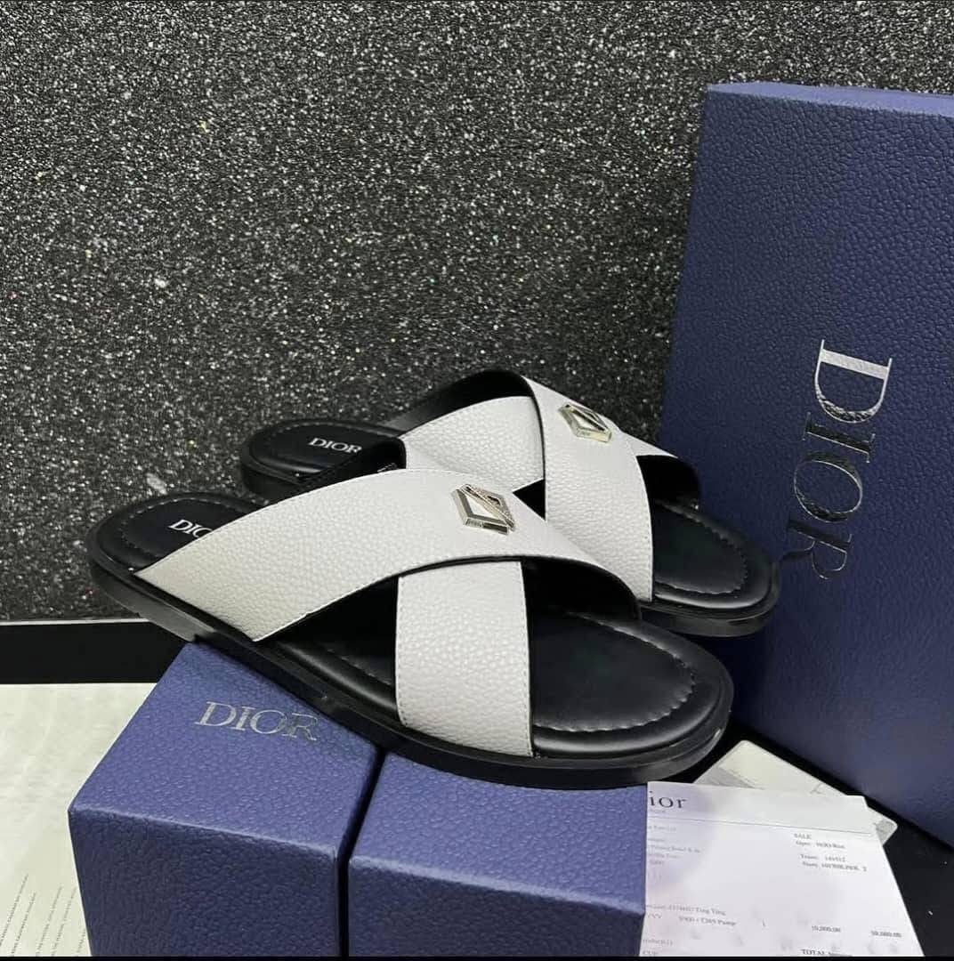 NEW CAME 
MEN DIOR SLIPPER 
105 dhs💓
SIZE -40 to 45

Zain40
♥️♥️♥️
