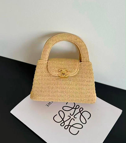 CHANEL
 GOOD QUALITY
 WITH BOX 
120 dhs✅

Zain39
♥️♥️♥️