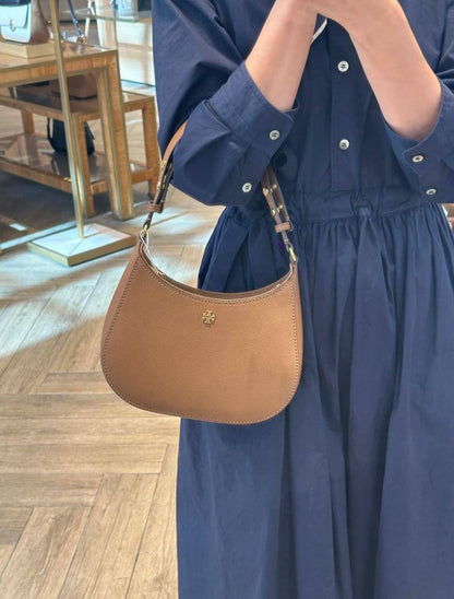 TORY BURCH 
GOOD QUALITY 
WITH BOX 
90 dhs✅

Zain17
♥️♥️♥️