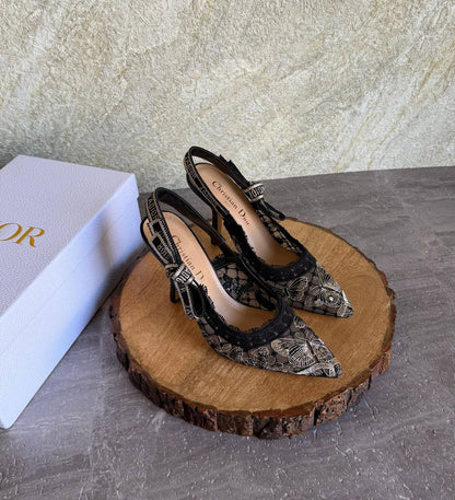 DIOR 
SuperMaster Quality 💯
450 dhs✅
Size: 36-41💥

Zain171
♥️♥️♥️