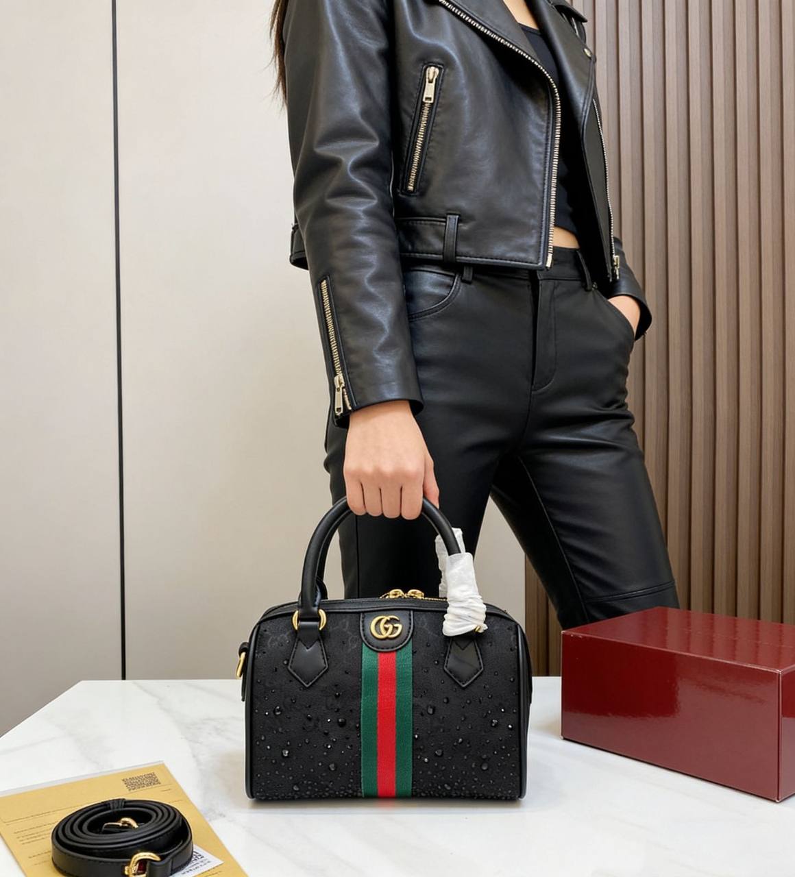GUCCI 
COPY ONE 
 WITH BOX 🎁🎁🎁

180 dhs✅

Zain295
♥️♥️♥️