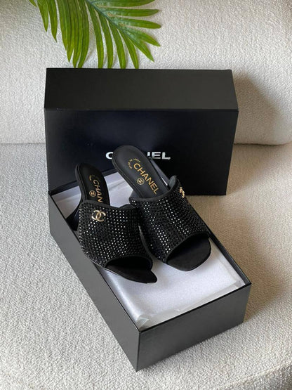 CHANEL 
SuperMaster Quality 💯
470 dhs❤️💚❤️💚
Size: 36-41💥

Zain171
♥️♥️♥️
