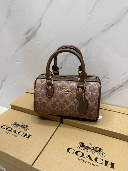 Coach

with box
🎁🎁🎁

90 dhs❤️

Zain143
♥️♥️♥️
