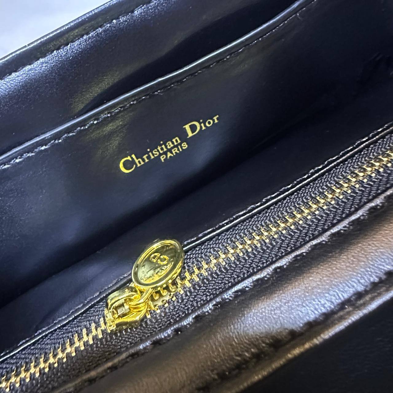 DIOR 

HIGH QUALITY 

WITH BOX  
🎁🎁🎁

120 dhs✅

Zain17
♥️♥️♥️