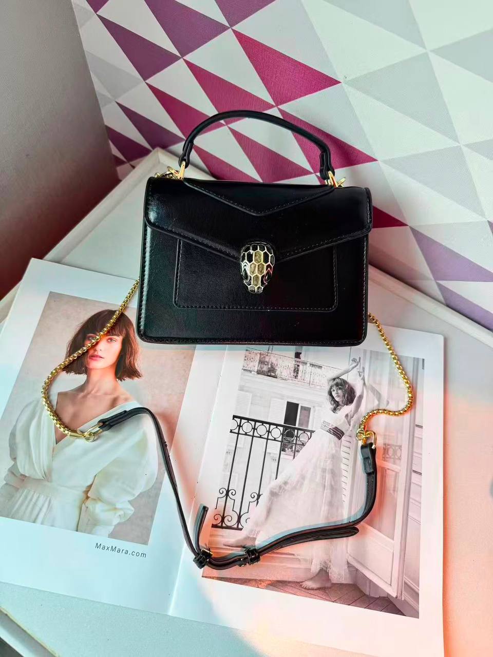 Bvlgari
Best quality with box’s 
120 dhs🇦🇪🇦🇪
Size 20 CM

Zain290
♥️♥️♥️