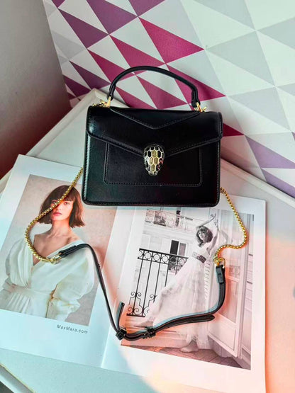 Bvlgari
Best quality with box’s 
120 dhs🇦🇪🇦🇪
Size 20 CM

Zain290
♥️♥️♥️