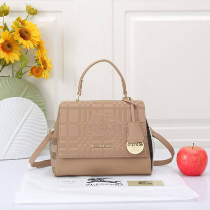 Burberry
 Good Quality 
With Small Wallet

105 dhs❣️

Zain250
♥️♥️♥️