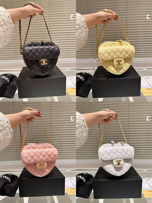 Chanel
Master +++
Size 18cm
210 dhs🪙💕

With box
🎁🎁🎁

Zain189
♥️♥️♥️