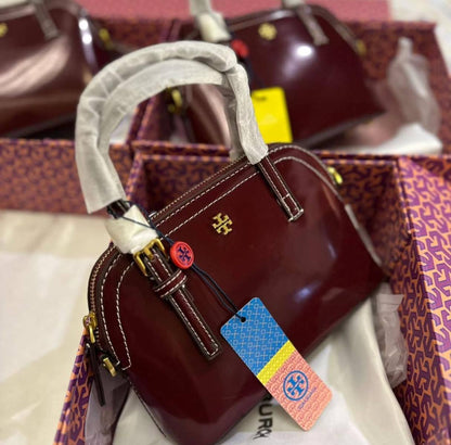 Tory Burch

90 dhs✅

with box
🎁🎁🎁

Zain07
♥️♥️♥️