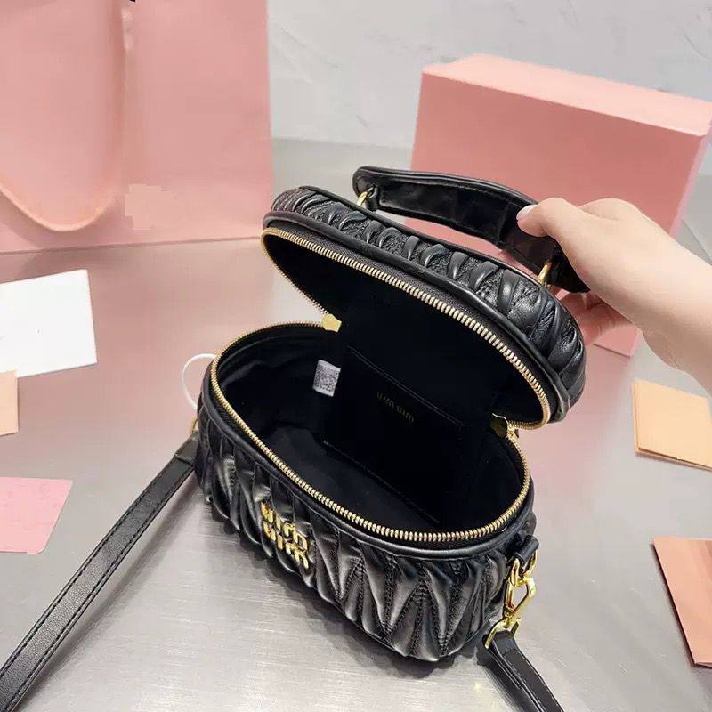 MIU MIU 

NEW CAME 
GOOD QUALITY 
WITH BOX 

90 dhs🇦🇪🇦🇪

Zain39
♥️♥️♥️