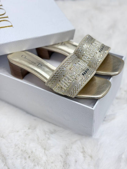 DIOR
💎 _*VIP QUALITY +A*_ 💎
Size 37 To 41
450 dhs✅

Zain292
♥️♥️♥️