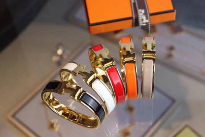 MASTER
BANGLE✨💫💥
WITH BOX AND PAPER BAG🎁🛍️
55 dhs💓

Zain89
♥️♥️♥️