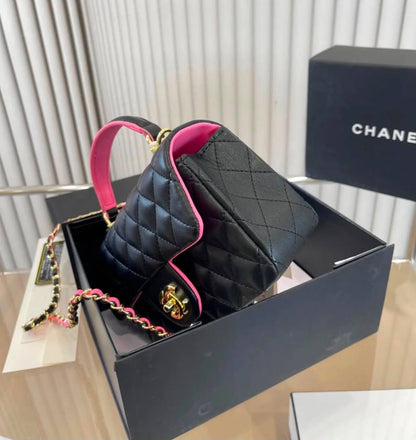 CHANEL 
COPY ONE 
WITH BOX 
180 dhs✅

Zain295
♥️♥️♥️