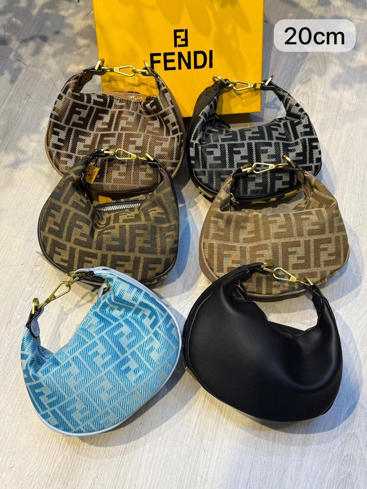 Fendi
Fendi Mini Fendigraphy

20cm
95 dhs💚❤️❤️💚

with BOX
🎁🎁🎁

Zain254
♥️♥️♥️