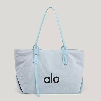 🌷 Alo Tote
1️⃣ First quality 
Size : 48 * 32 cm
60 dhs💓

Zain115
♥️♥️♥️