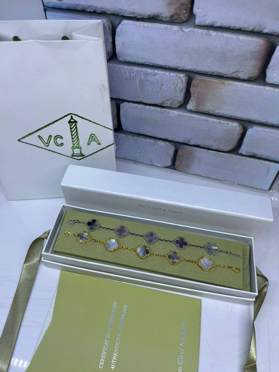 VCA ❤️‍🔥*
Bracelet 🦋
Copy one ✨
Offer price 🐦‍🔥
With normal boxes 📦 
40 dhs🪙🌨️
With master box 📦 
75 dhs🪙🌨️

Zain216
♥️♥️♥️
