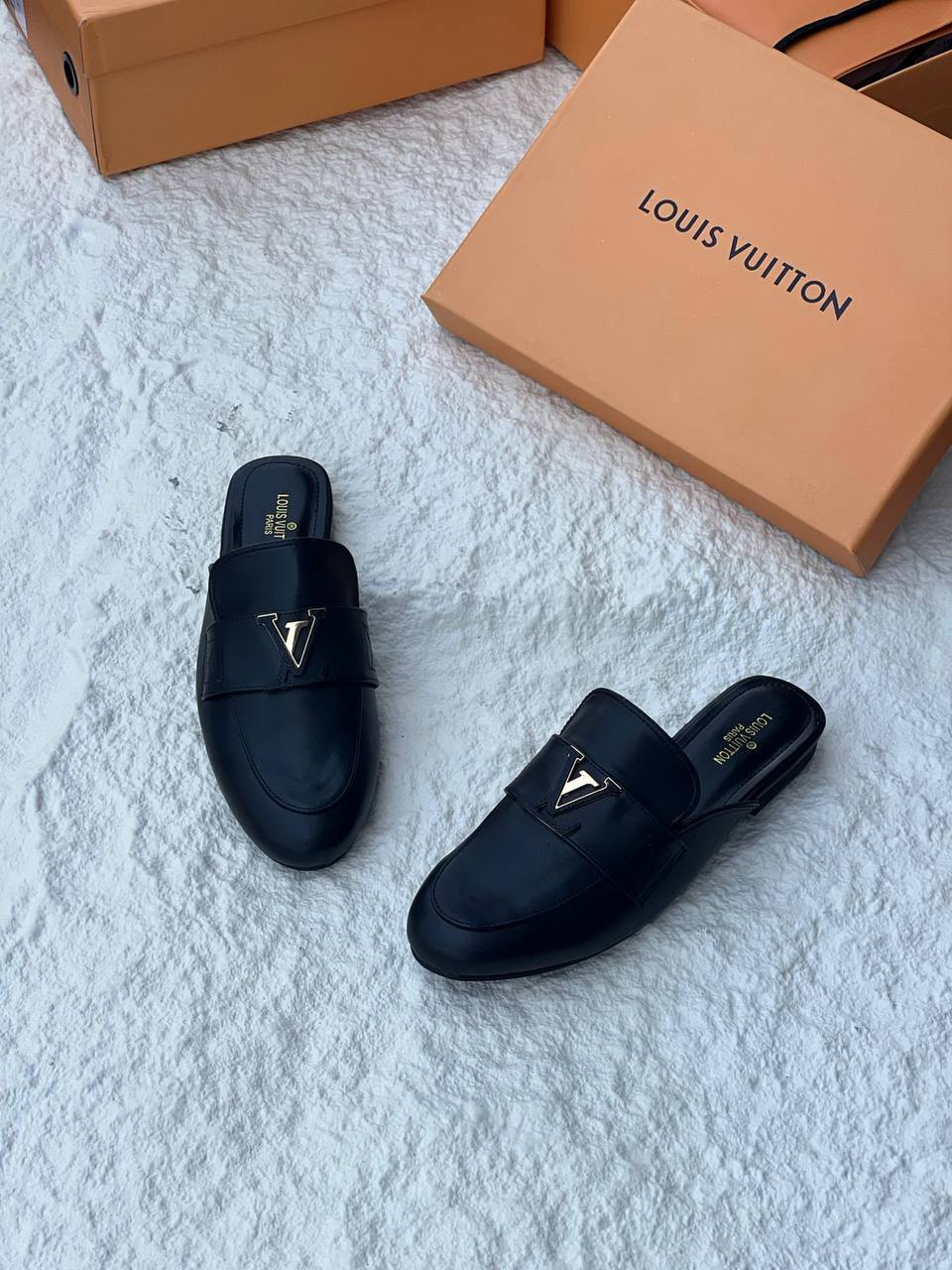 LV 
SIZE 36 to 40
105 dhs✅

Zain21
♥️♥️♥️