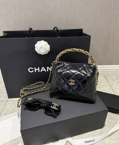 Chanel
100 dhs✅
Good  quality
Size:19cm
with box
🎁🎁🎁

Zain74
♥️♥️♥️