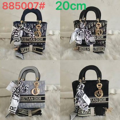 Dior
70 dhs🪙🌨️

Zain50
♥️♥️♥️