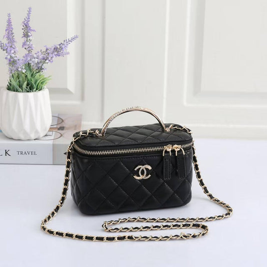 Chanel
With box 
🎁🎁🎁

95 dhs🪙💚

Zain136
♥️♥️♥️