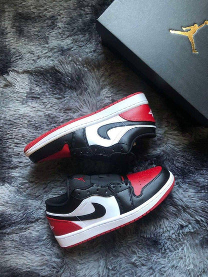 Jordan 1 Low 
36-46 Sizes 
140 dhs🪙🪙

Zain232
♥️♥️♥️
