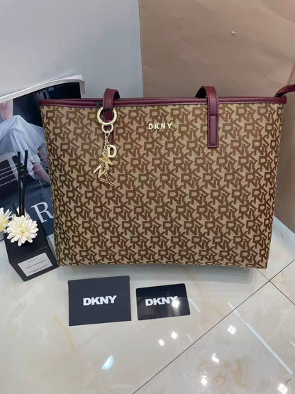 Dkny
120 dhs💓
good quality

Zain175
♥️♥️♥️