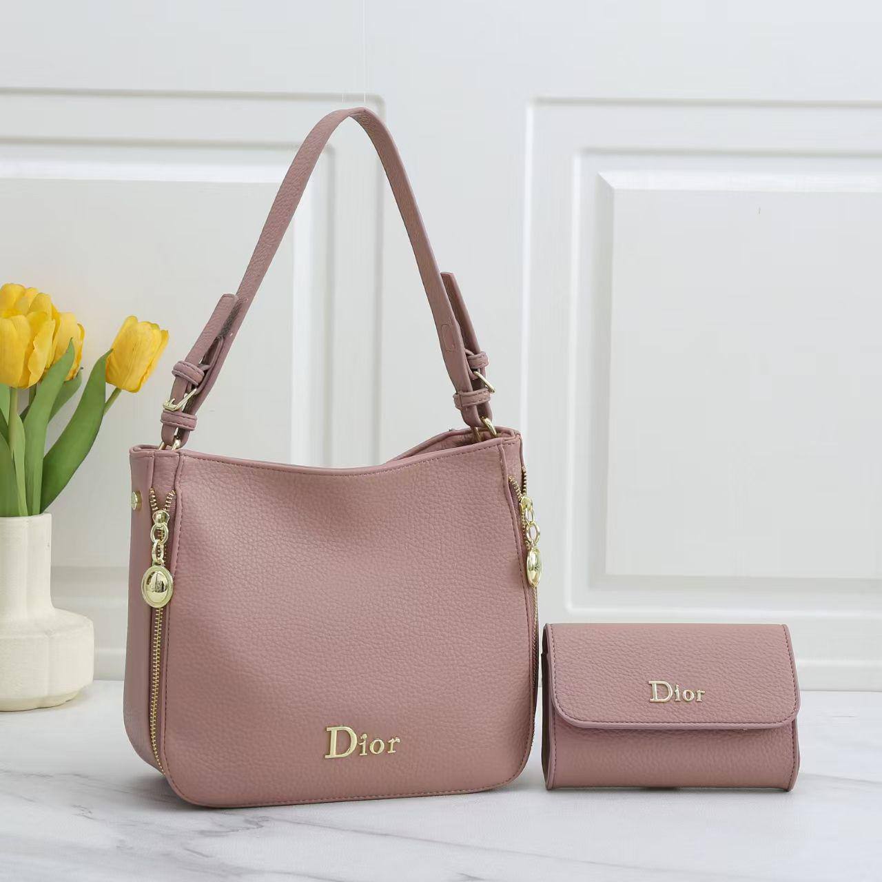 Dior  
2in1 
good quality 

110 dhs🌺

Zain278
♥️♥️♥️