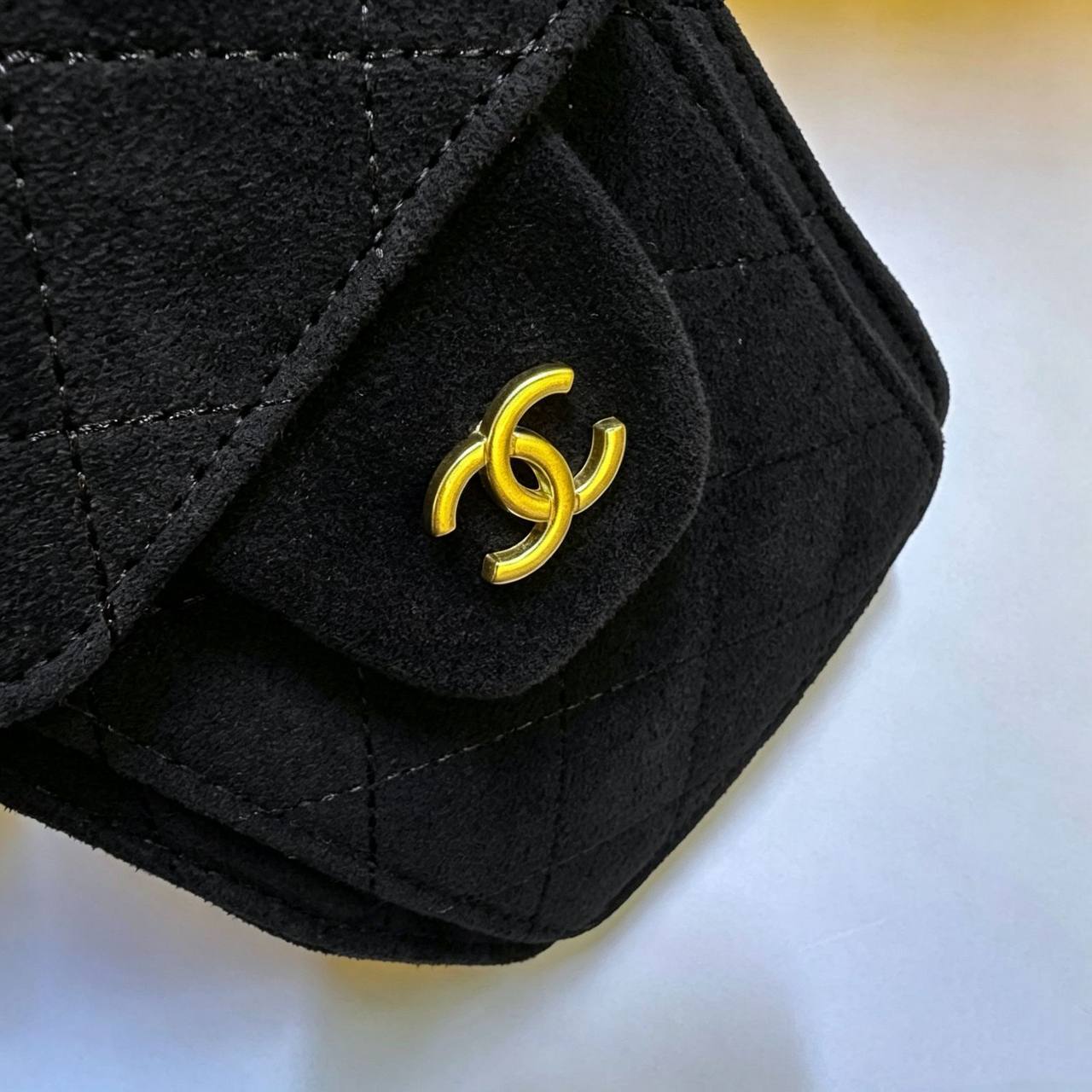 CHANEL 
HIGH QUALITY 
130 dhs🇦🇪🇦🇪
SIZE : 28cm

Zain295
♥️♥️♥️
