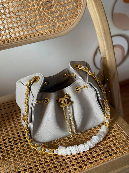 Available again✨✨✨

CHANEL 

22_25cm
360_380😍

*MASTER QUALITY*

With box🎁

Zain167
♥️♥️♥️