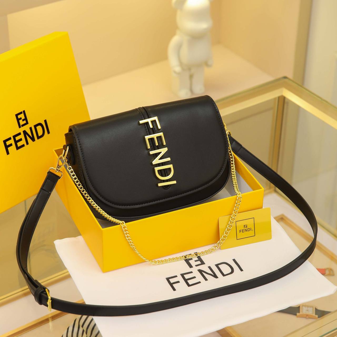 Fendi 
SIZE  ……… 24CM 
95 dhs🪙🖤

with box
🎁🎁🎁

Zain51
♥️♥️♥️