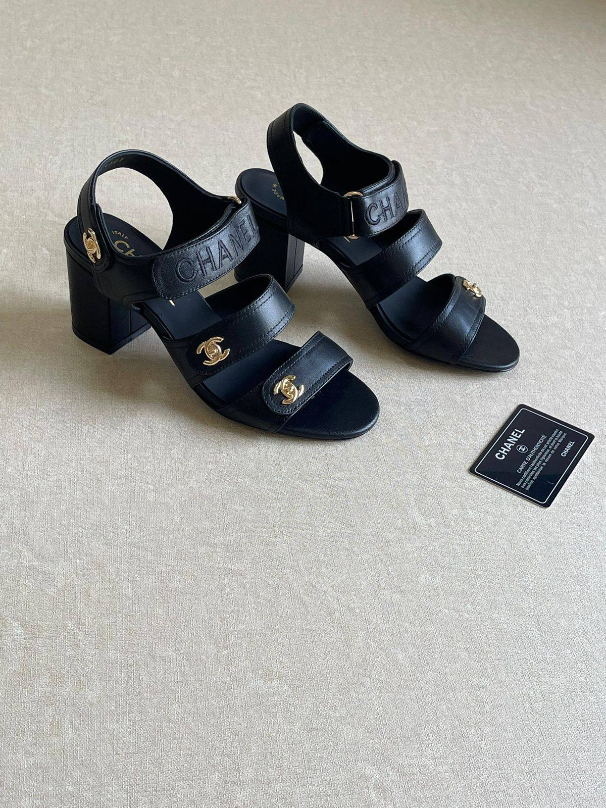 CHANEL 
SuperMaster Quality 💯
480 dhs🌺
Size:36-41💥

Zain171
♥️♥️♥️