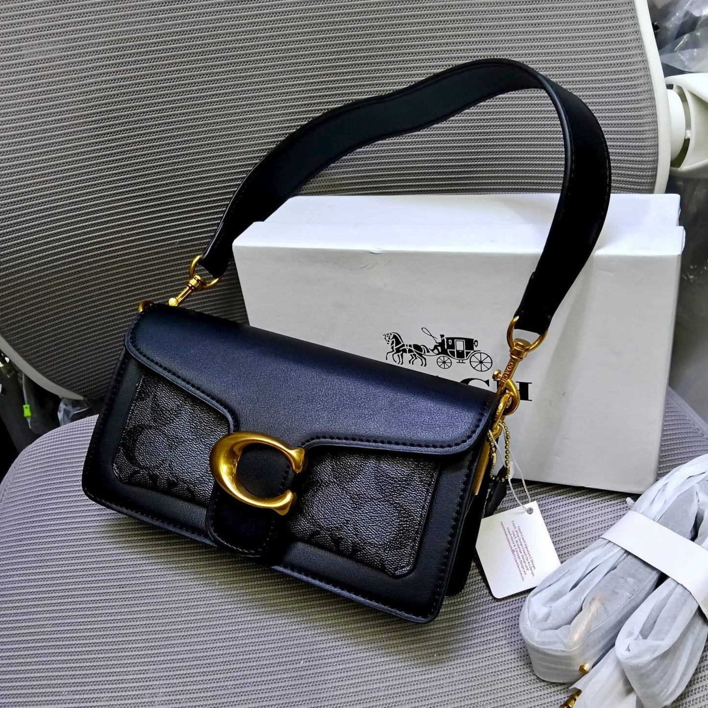 Coach

100 dhs🇦🇪

with box

size 22cm

Zain26
♥️♥️♥️