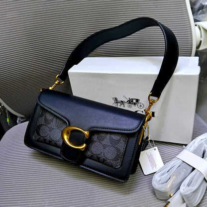 Coach

100 dhs🇦🇪

with box

size 22cm

Zain26
♥️♥️♥️