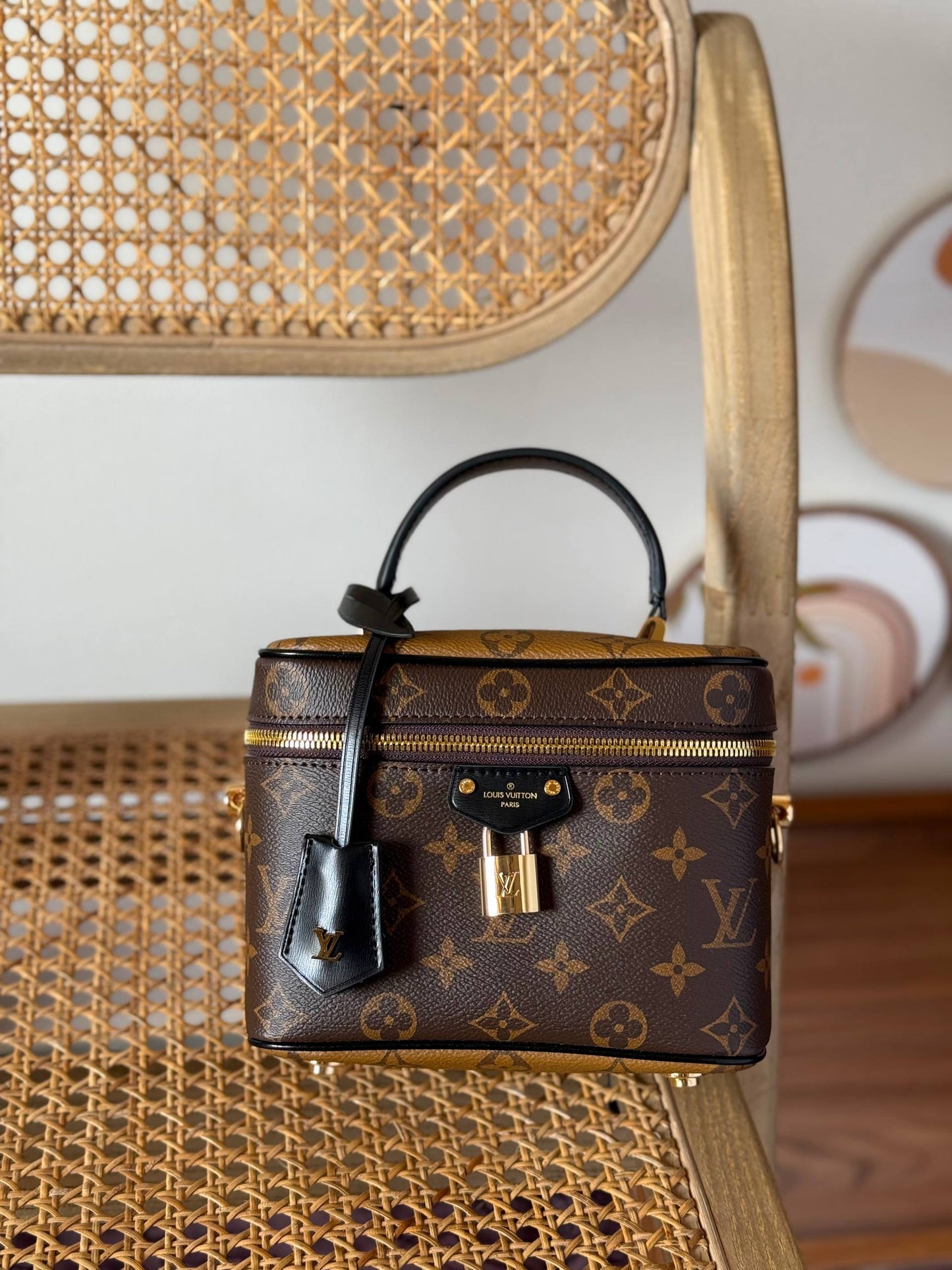 New Collection✨✨✨
LV
18cm
340 dhs✅
*MASTER QUALITY*
With box🎁

Zain167
♥️♥️♥️