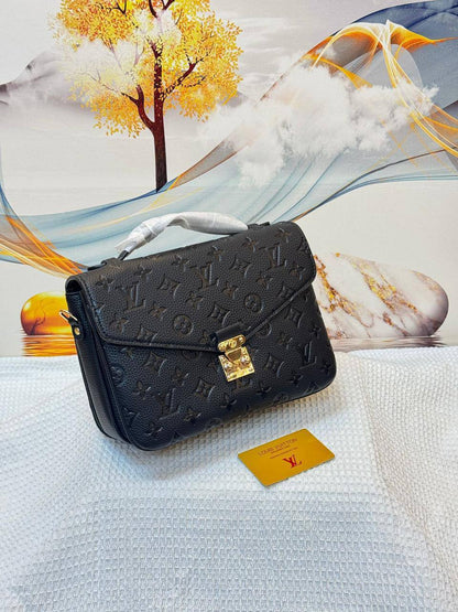 LV

Best quality

With box’s
🎁🎁🎁

115 dhs❤️
size 25cm

Zain158
♥️♥️♥️
