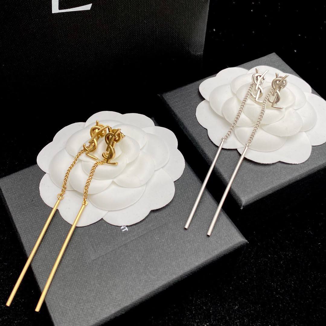 YSL Earrings
Master quality 

*55* AED normal box 📦

Zain48
♥️♥️♥️