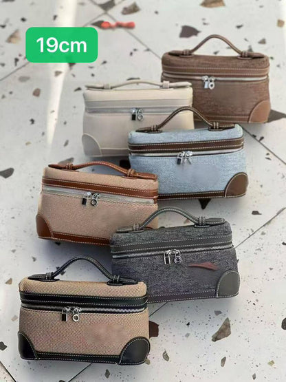 Loro Piana
90 dhs🪙🌨️

SIZE：19cm

Good quality 

with box
🎁🎁🎁

Zain35
♥️♥️♥️