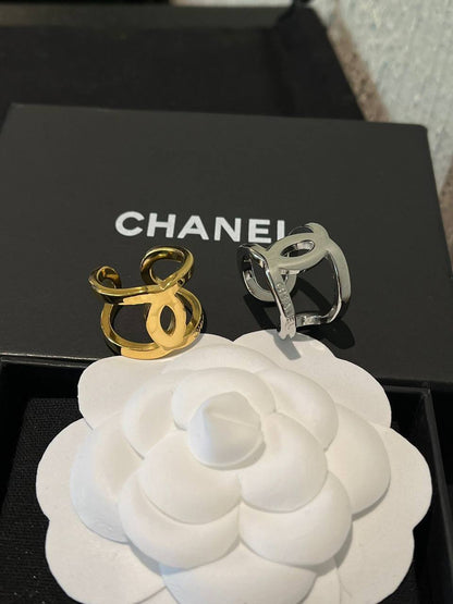 CHANEL ❤️‍🔥*
Ring 💍 
Free size 
Master quality 💯
With normal boxes 🗃️ 
45 dhs✅
With master box 📦 
60 dhs✅

Zain216
♥️♥️♥️