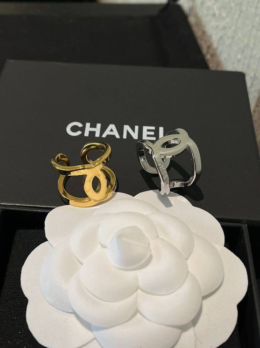 CHANEL ❤️‍🔥*
Ring 💍 
Free size 
Master quality 💯
With normal boxes 🗃️ 
45 dhs✅
With master box 📦 
60 dhs✅

Zain216
♥️♥️♥️