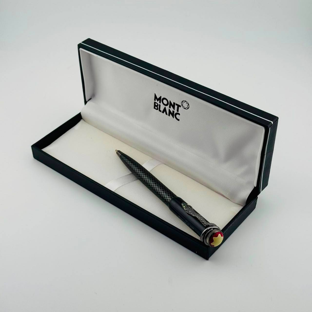 Pen
 
Good quality 

50 DHS🇦🇪🇦🇪

Zain182
♥️♥️♥️