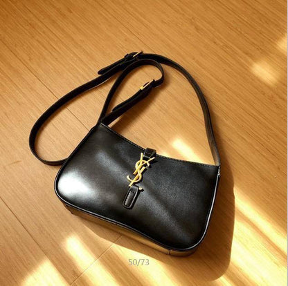 YSL
25*15*6 cm
70 dhs💓

Zain17
♥️♥️♥️