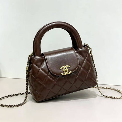 Chanel
High quality
With box 
100 dhs🇦🇪🇦🇪

Zain50
♥️♥️♥️