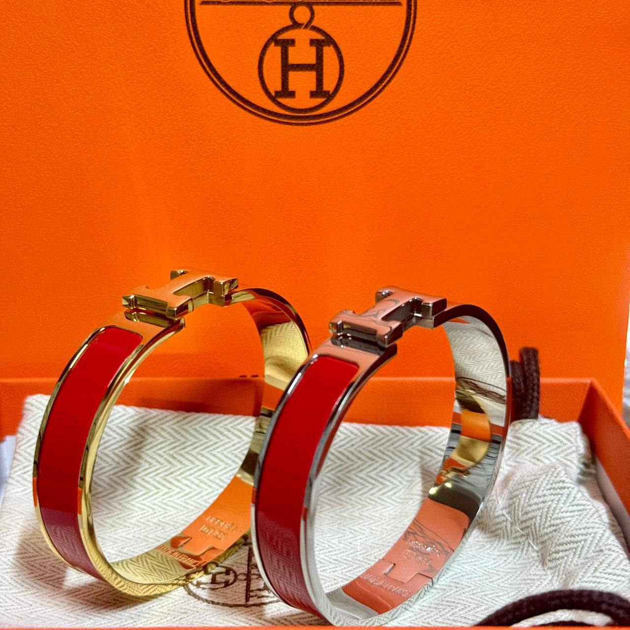 Hermes ❤️‍🔥*
Bangle 💥
Master quality 💯
Size 17,19 available 💁
With normal boxes 📦 
45 dhs✅
With master box 🗃️ 
60 dhs✅

Zain216
♥️♥️♥️