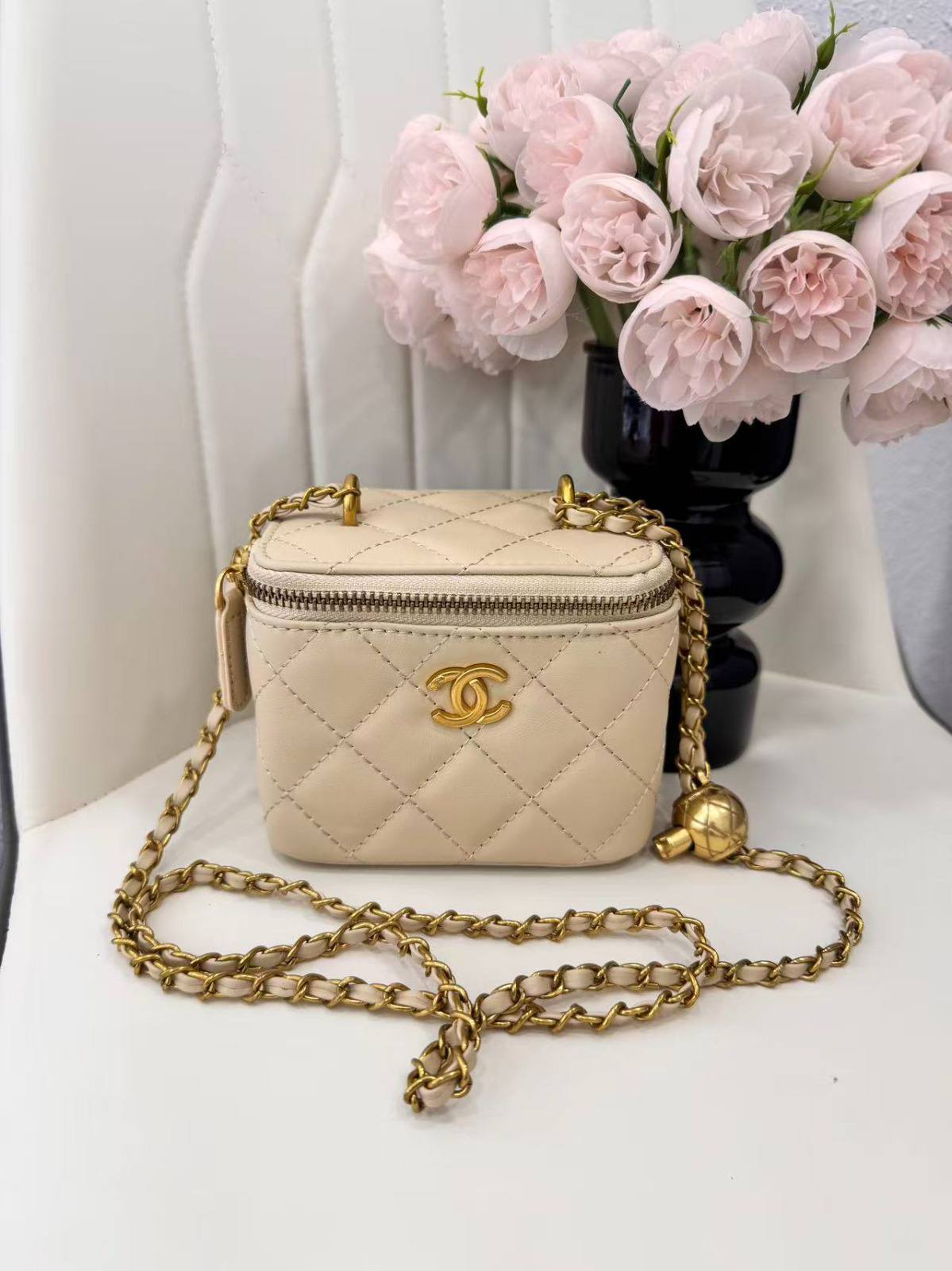 CHANEL

best quality 
with box

95 dhs🇦🇪🇦🇪

size11CM
Zain290
♥️♥️♥️