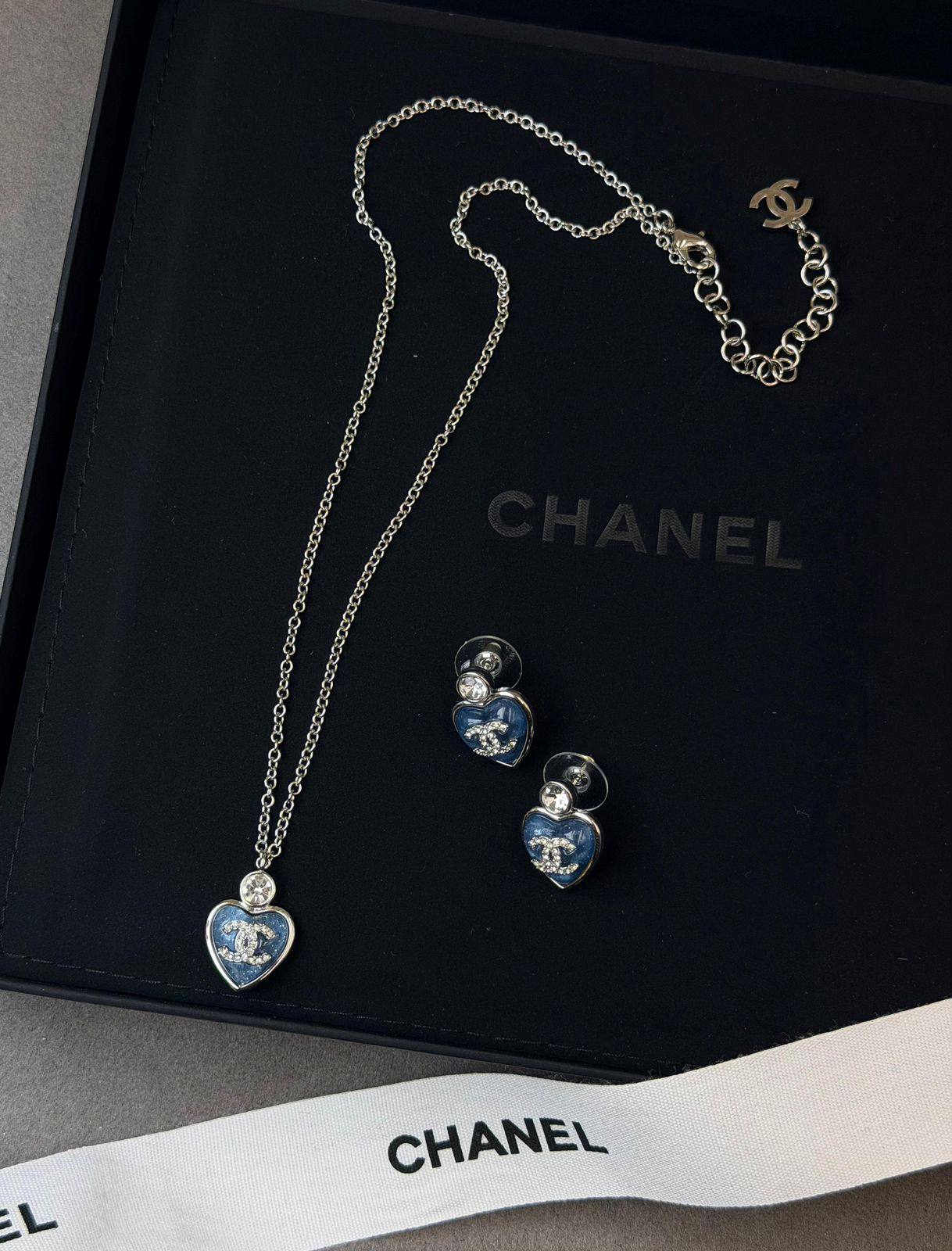 CHANEL 🤍
↗️ *Super Master Quality ®️*
* *New Collection*
* ⁠EARINGS & NECKLACE

*170 dhs❣️* with *Normal* Box & Bag
*220 dhs❣️* with *Original* Packaging

Zain209
♥️♥️♥️