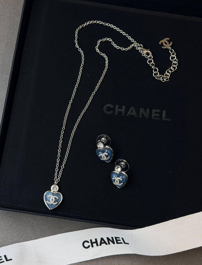 CHANEL 🤍
↗️ *Super Master Quality ®️*
* *New Collection*
* ⁠EARINGS & NECKLACE

*170 dhs❣️* with *Normal* Box & Bag
*220 dhs❣️* with *Original* Packaging

Zain209
♥️♥️♥️