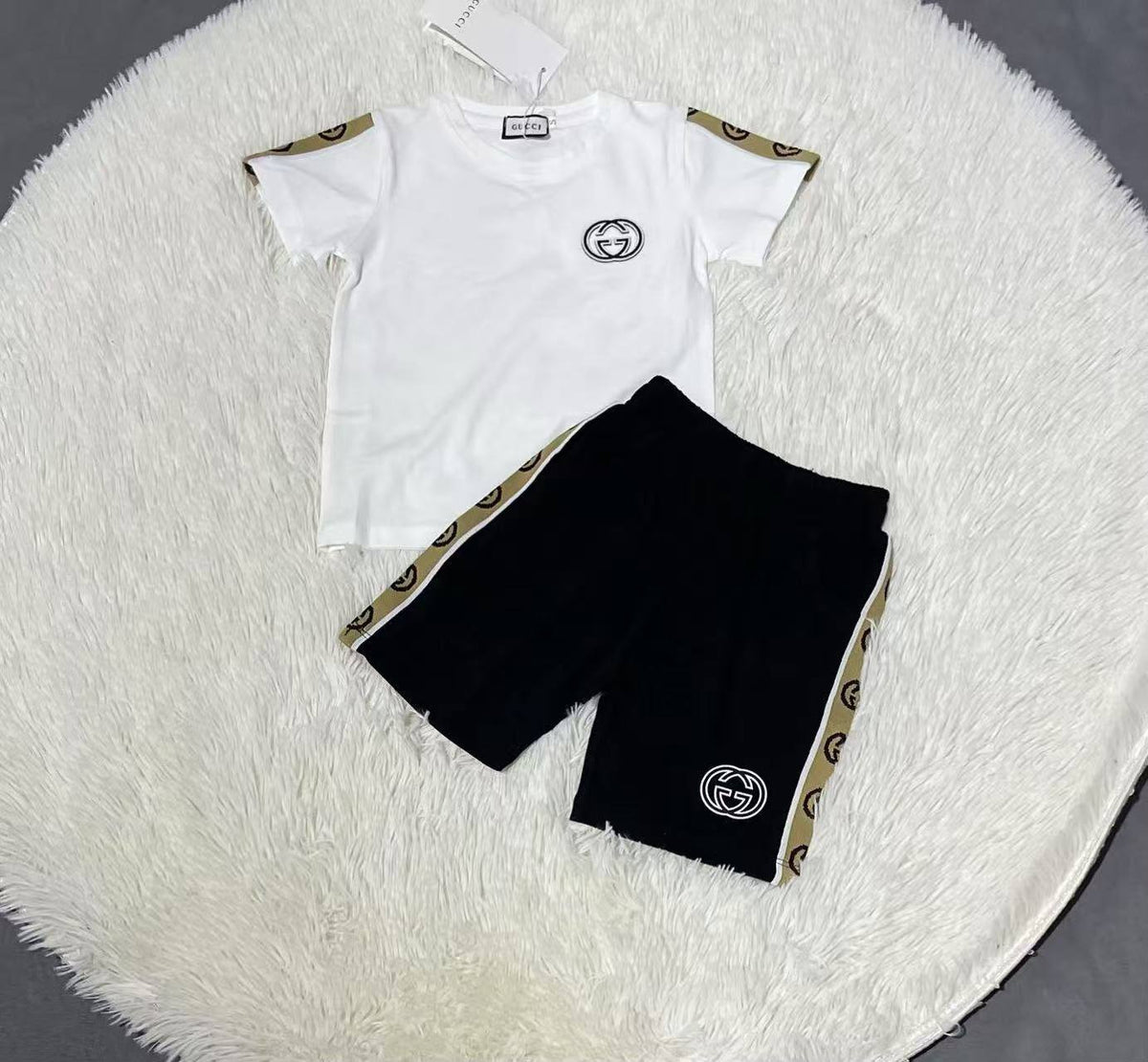 Fendi
Loewe
Dior
Gucci
D&G 


3-6m，6-12m，12-18m，2-3y，3-4y，4-5y，5-6y，7-8y，9-10y，11-12y。

110 aed

Zain151
♥️♥️♥️